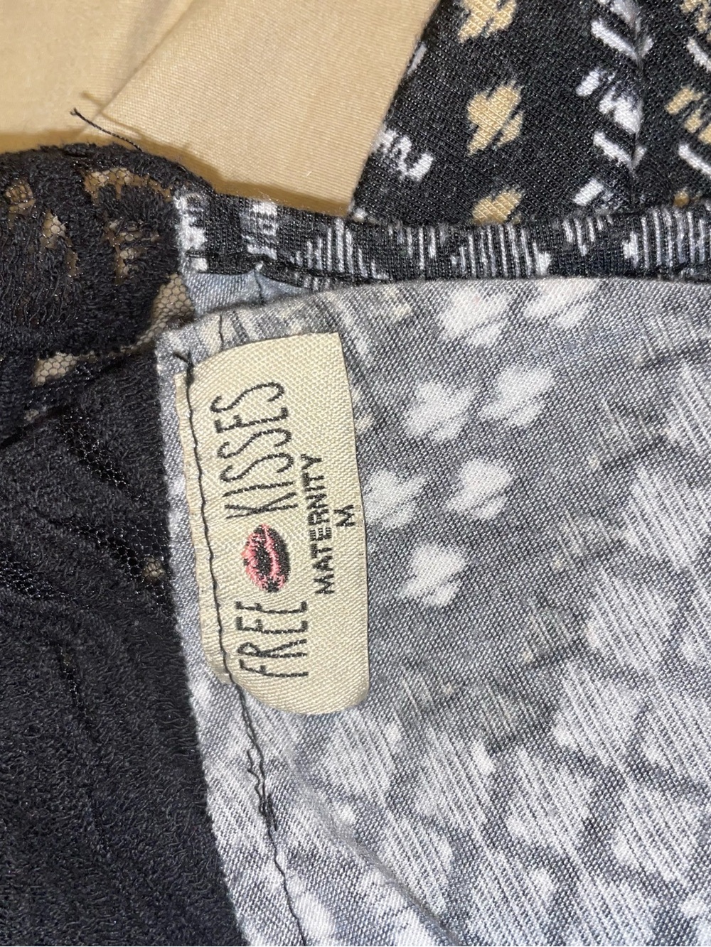 Free Kisses Maternity Black and White Patterned Tank with Decorative. Size M - Picture 6 of 7